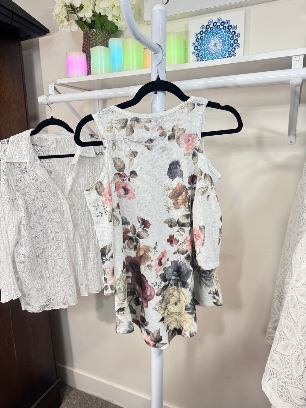 gaze White Floral Cold-Shoulder V-Neck Top - Picture 6 of 6